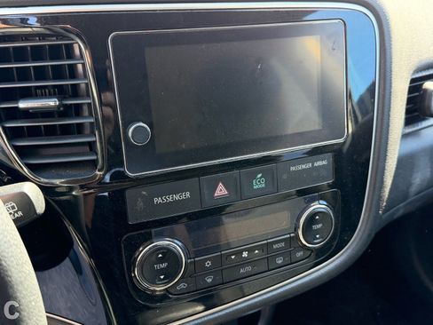 Used 2018 Mitsubishi Outlander SE image 8