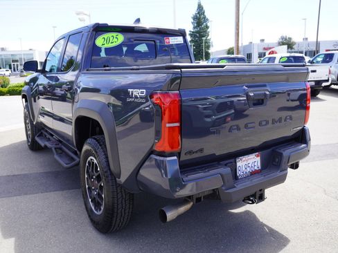 Used 2025 Toyota Tacoma TRD Off-Road w/ TRD Off Road Upgrade Package AWD/4WD image 11