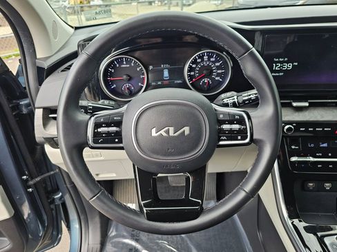 Used 2024 Kia Carnival EX FWD image 24