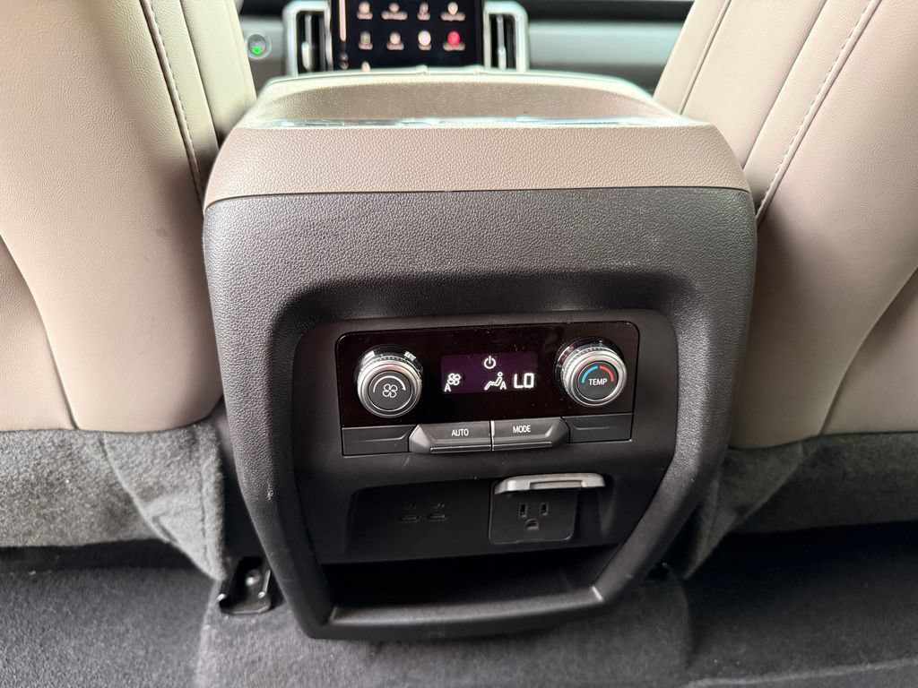 Used 2026 GMC Acadia Elevation w/ Elevation Premium Package FWD image 27
