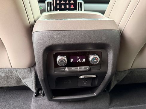 Used 2026 GMC Acadia Elevation w/ Elevation Premium Package FWD image 27