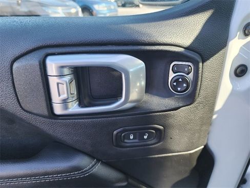 Used 2022 Jeep Wrangler Unlimited Sahara image 36