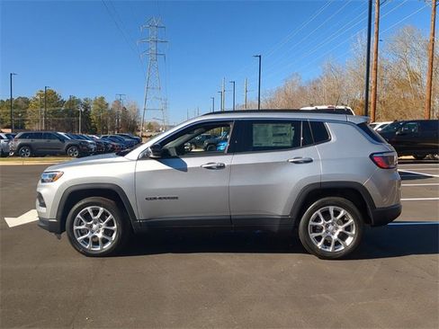 New 2024 Jeep Compass Latitude w/ Sun and Sound Group image 3