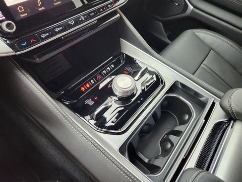 New 2026 Jeep Grand Wagoneer 4WD image 27