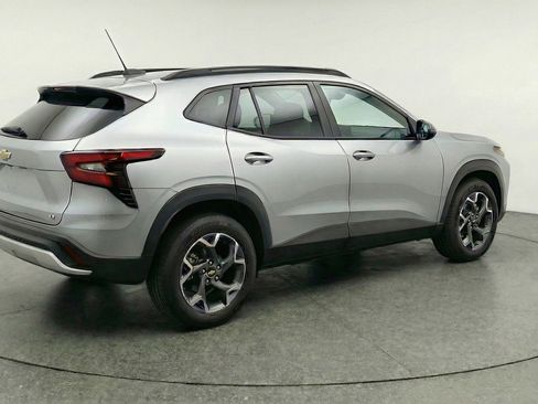Used 2025 Chevrolet Trax LT image 9