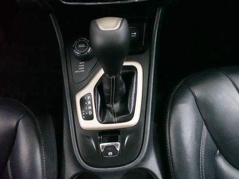 Used 2016 Jeep Cherokee Limited AWD/4WD image 19