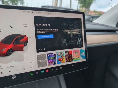 Used 2024 Tesla Model Y Long Range AWD/4WD image 17