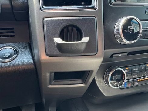 Used 2018 Ford Expedition XLT w/ Equipment Group 202A AWD/4WD image 19