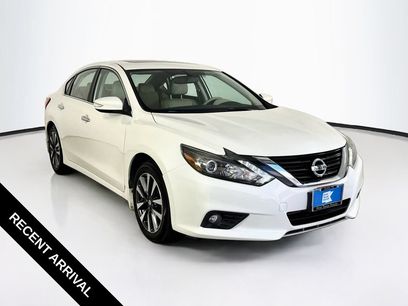 Used 2017 Nissan Altima 2.5 SL w/ 2.5 Technology Package