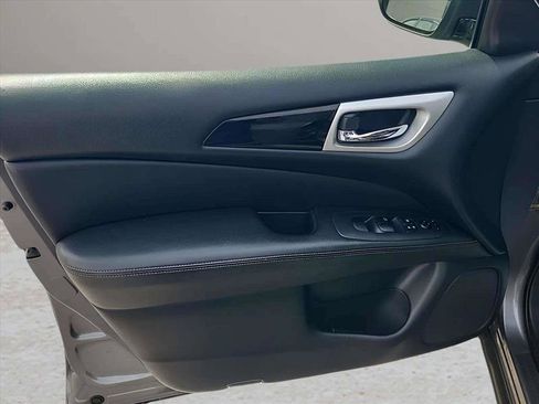 Used 2019 Nissan Pathfinder S AWD/4WD image 14