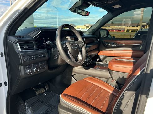 Used 2024 GMC Yukon Denali Ultimate AWD/4WD image 9