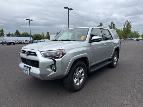 Used 2022 Toyota 4Runner SR5 Premium AWD/4WD image 3