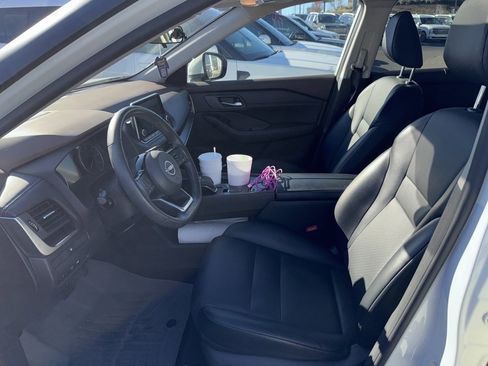 Used 2023 Nissan Rogue SV w/ SV Premium B Package image 6