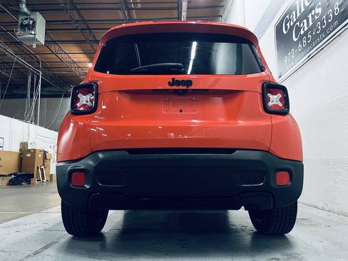 Used 2017 Jeep Renegade Altitude w/ Safety & Security Group FWD image 4