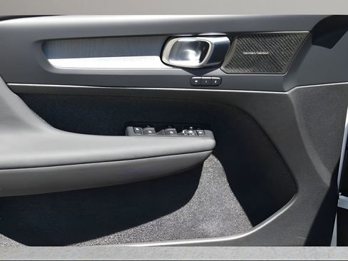 Certified 2025 Volvo XC40 B5 Plus w/ Protection Package Premier image 35