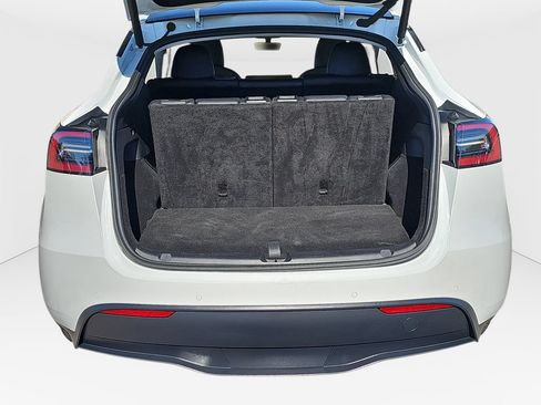 Used 2022 Tesla Model Y Long Range AWD/4WD image 23