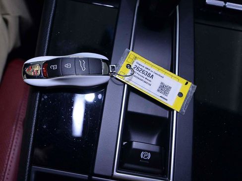 Used 2023 Porsche Macan S image 16