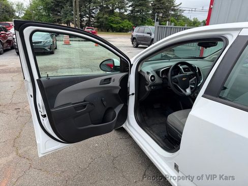 Used 2020 Chevrolet Sonic LT FWD image 9