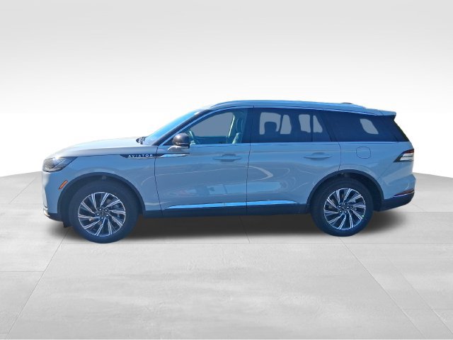 New 2027 Lincoln Aviator AWD image 3