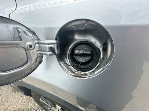 Used 2018 Toyota RAV4 XLE w/ Plus Extra Value Package AWD/4WD image 43