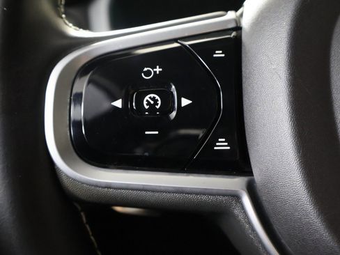 Used 2019 Volvo S60 T5 R-Design image 42