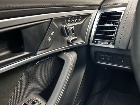 Used 2018 Jaguar F-TYPE R AWD/4WD image 18