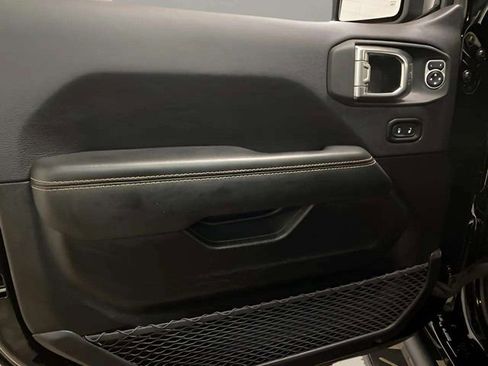 Used 2025 Jeep Wrangler Unlimited Sahara w/ Safety Group image 89