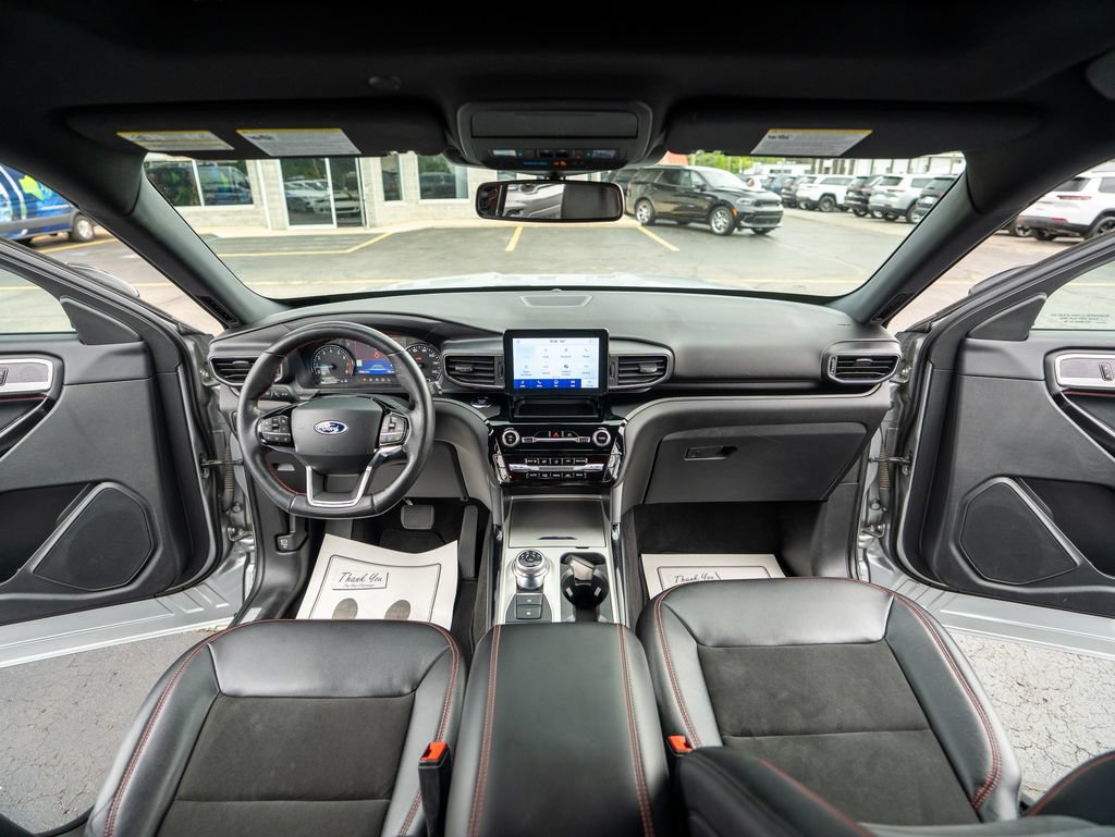 Used 2023 Ford Explorer ST-Line AWD/4WD image 19