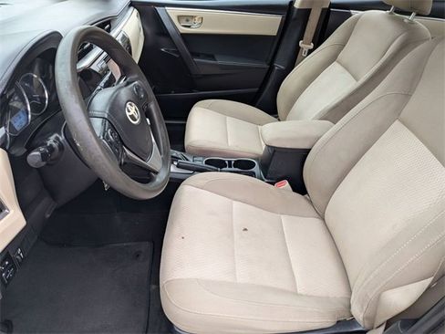 Used 2015 Toyota Corolla LE image 12