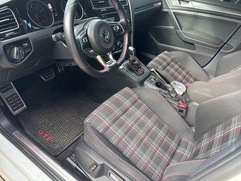 Used 2019 Volkswagen GTI SE image 12