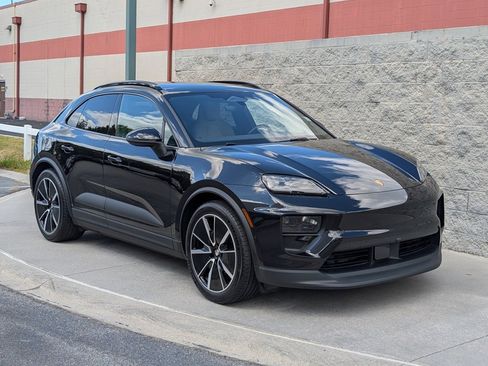 Certified 2025 Porsche Macan Electric image 9