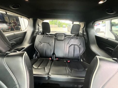 Used 2024 Chrysler Pacifica Limited w/ Uconnect Theater Family Group FWD image 35
