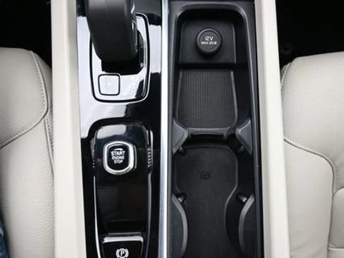 Used 2023 Volvo XC60 B5 Plus w/ Protection Package Premier image 12