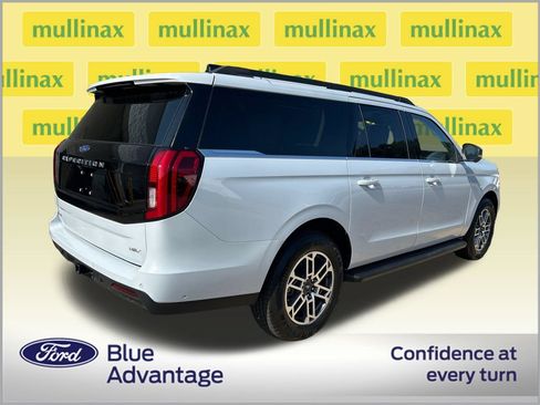 Used 2025 Ford Expedition Max Active RWD image 2