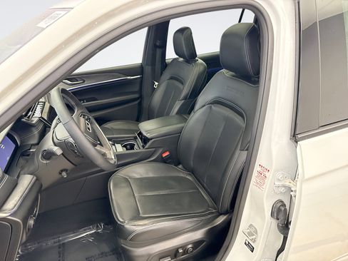 Used 2023 Jeep Grand Cherokee L Overland AWD/4WD image 11