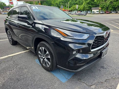 Used 2021 Toyota Highlander XLE FWD image 8