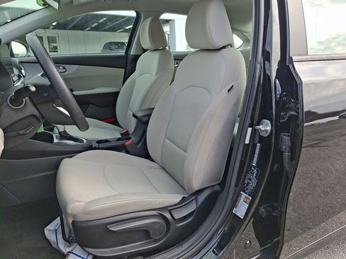 Used 2023 Kia Forte LXS image 12