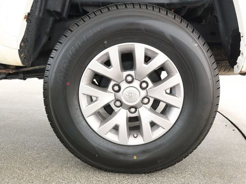 Used 2017 Toyota Tacoma SR5 image 7