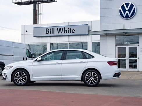 New 2026 Volkswagen Jetta SE image 3