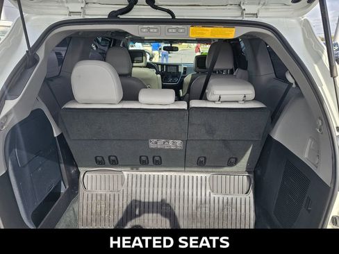 Used 2017 Toyota Sienna Limited image 12