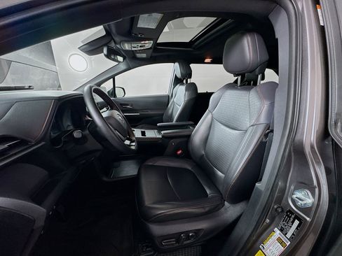 Certified 2021 Toyota Sienna XSE w/ XSE Plus Package FWD image 12