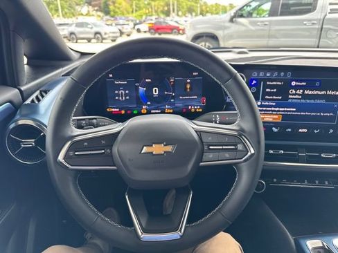 Used 2024 Chevrolet Equinox EV LT AWD/4WD image 16