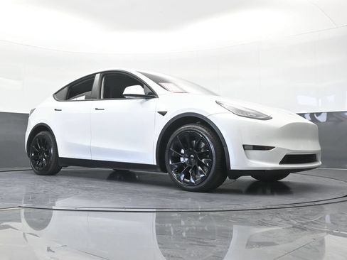 Used 2022 Tesla Model Y Long Range AWD/4WD image 61
