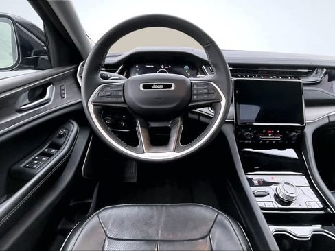 Used 2022 Jeep Grand Cherokee Limited 4xe w/ Luxury Tech Group II image 15