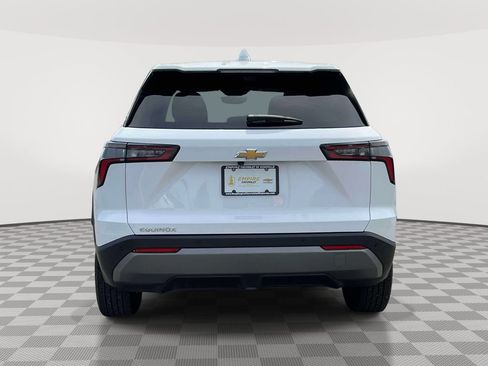 Used 2026 Chevrolet Equinox LT w/ Safety and Technology Package FWD image 5