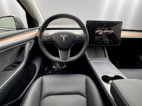 Used 2024 Tesla Model Y Long Range AWD/4WD image 8