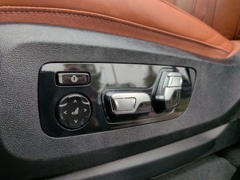 Used 2025 BMW X5 xDrive40i w/ Executive Package image 29