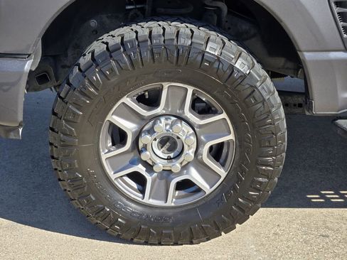 Used 2024 Ford F250 Lariat w/ FX4 Off-Road Package image 11