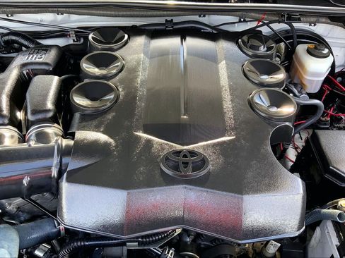 Used 2018 Toyota 4Runner SR5 RWD image 32