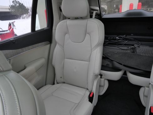 Used 2024 Volvo XC90 T8 Ultimate image 12